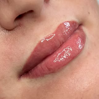 Lip blushing by @blakely_tennskin