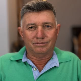 Naturalidade que respeita a sua identidade.

Nesta transformação, trabalhamos com uma prótese capila