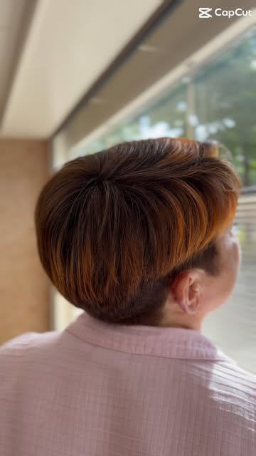 🔥 Wie zegt dat balayage alleen voor lang haar is?

Ook kort haar verdient diepte, contrast en een b