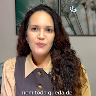 Queda de cabelo não é sinônimo de calvície.
Essa é uma das maiores dúvidas no consultório.

Existem 