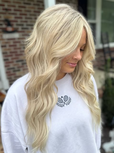 the hair speaks for itself🪞✨

•3 rows of hand-tied weft extensions
•full blonding

#njstylist #exte