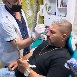 ✨ Daha pürüzsüz, daha dinamik bir görünüm için küçük bir dokunuş yeter! 💉

Botoks, mimiklerinizi kı