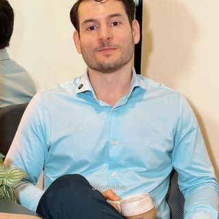Perceber a queda de cabelo só quando ela já está evidente é mais comum do que parece!

A calvície co