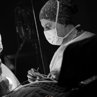 🇬🇧A new week begins. Back in the operating room, focused on delivering natural results.

🇩🇪 Eine