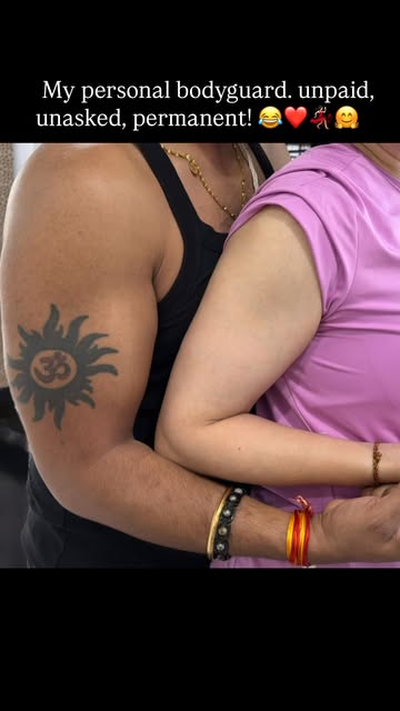 My personal bodyguard… unpaid, unasked, permanent! 😂❤️
#gymlife #couple #stayfit #tstudioworkout #d
