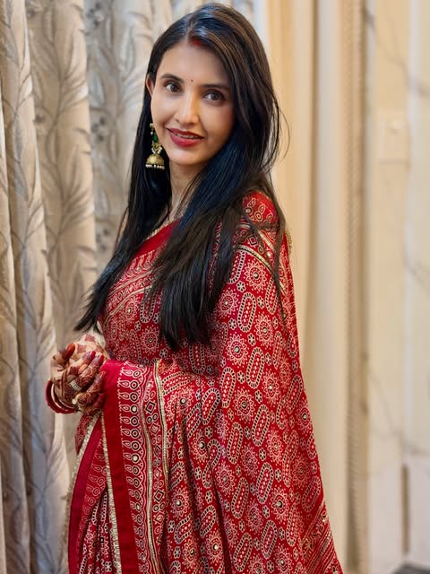 A little Teej glow, a lot of love, and my favourite people by my side. ❤️✨

Celebrating traditions t
