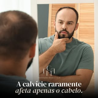A calvície raramente afeta apenas o cabelo.

 A perda capilar vai muito além da estética; ela impact