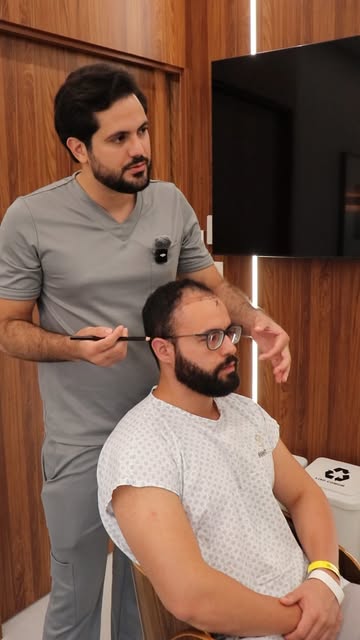 O transplante começa muito antes do primeiro fio ser implantado.

No dia da cirurgia, cada detalhe é