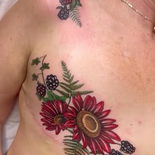 A blooming reminder of strength and beauty 🌿✨
This is a mastectomy tattoo - designed to celebrate m