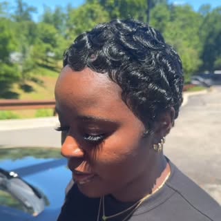Waves and Curls for the outside. 😍  #woodbridghairstylist #dmvpixie #thehairkimist™️ #thehairkimist