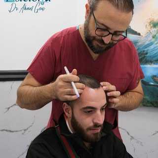 Take a step with our hair transplant experts to reveal your natural beauty! 💇‍♂️ We're here to help