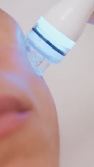 Révélez le plein potentiel de votre peau. ​
​
Pensé pour restaurer l’équilibre cutané, l’Expert Cell