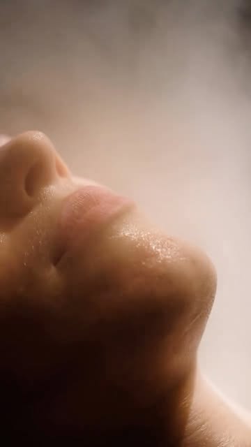 Lorsque vos pores sont obstrués, votre peau perd de son éclat et de sa fraîcheur.

Lors de notre Soi