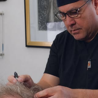 Antes de cada trasplante, hay un diseño personalizado.
Evaluar, medir y marcar con precisión es part