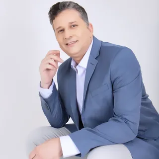 Sou grato por cada dia, por cada desafio que me ensina e por cada bênção que recebo. 

Mesmo nos mom