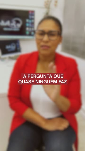 A queda de cabelo pode estar contando uma história que começou muito antes.

Nem sempre o que perceb
