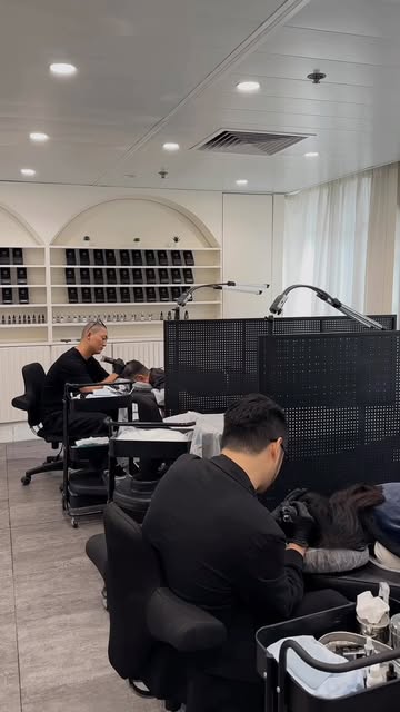 🛡️ Dotink 紋髮操作室堅持的衛生守則
紋髮屬於微侵入性的美學療程，因此療程室的環境衛生與全防護安全，是我們最無可動搖的核心堅持‼️為了保障每一位客人的安全,我們嚴格執行以下 3 大安全防線：
