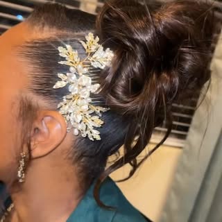She didn’t just walk down the aisle… she shut it down. 👰🏽‍♀️✨

#lasvegashairstylist 
#weddinghair 
