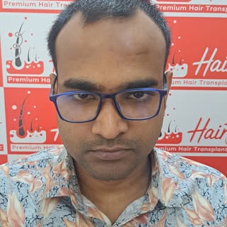 🌟 “ডাক্তার, আমার নতুন Hairline দেখে আমি সত্যিই অনেক খুশি!” ❤️

একজন রোগীর জন্য Hair Transplant শুধু
