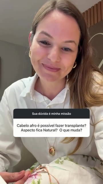 Sim, fazemos em cabelos afro.

A técnica é a mesma. O que muda é o nível de dificuldade na extração.