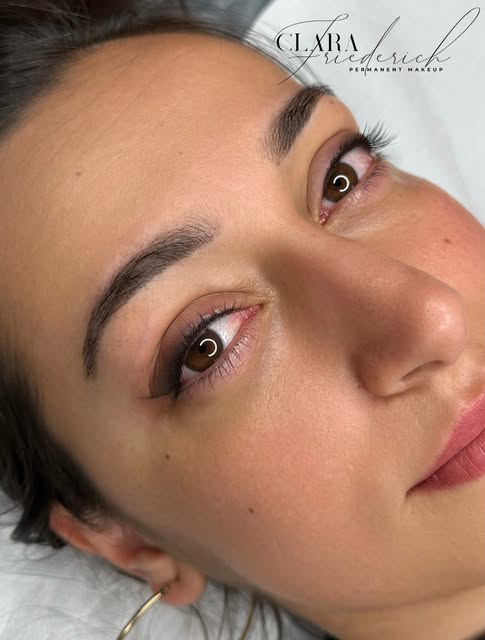 Un regard qui change tout 🤎
Liner poudré réalisé sur mesure 👩🏻‍🎨

📆 Prise de rendez-vous en lig