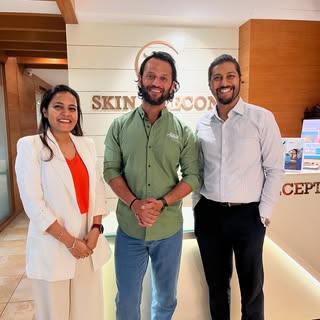 One of the most beautiful and talented pair of Dermatologist and Plastic Surgeons in India.

#drwhom