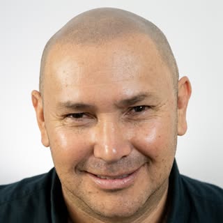 A veces, un cambio estético también puede convertirse en un cambio emocional.

Mario vino con una id