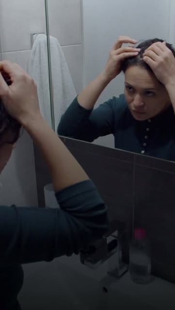 El cabello no siempre cambia por lo que una imagina. En la menopausia, al descender el estrógeno, el
