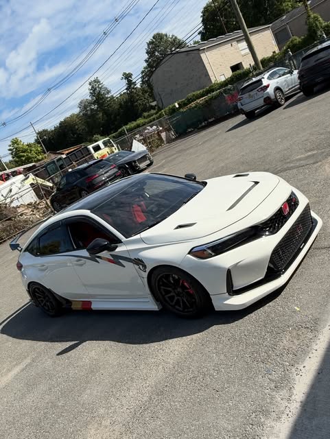 Fresh Paint Matched Carbon hood is ON & l👀king fire 🔥 AF shoutout to @jhonnyboi_92 for always comi