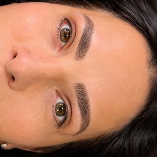 Beleza de verdade não transforma. Realça. ✨
Natural, delicada. 🤎

MARAVILHOSA
