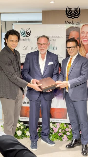 ONE YEAR. COUNTLESS SMOOTHGLO™ TRANSFORMATIONS !!

What happens when Dr. Pankaj Chaturvedi’s vision 