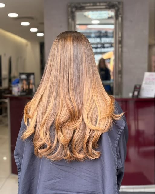 Bright brunette, beautifully sun-kissed 💜✨

Katie at our Caversham salon has created this gorgeous 