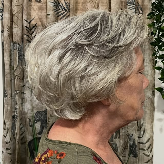 Out with the old, in with the beautiful.💕
#beautifulhair #transformation #newlook #makeover #haircu