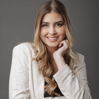 Não existe milagre para o cabelo…
Mas existe ciência, constância e cuidado médico! 

Cada fio tem um