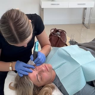 How does an Eye Enhancement procedure look like? Follow along as we do this Eye Enhancement touch up