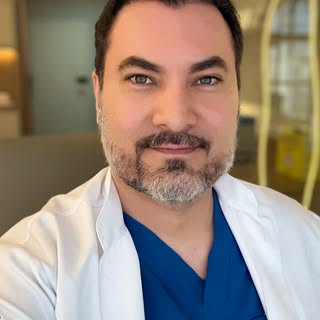 5 meses de transplante capilar.

Ainda não é o resultado final… mas a transformação já começou.

Nes
