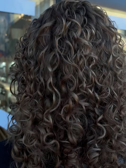 ✨ Color + curl refresh ✨

Bringing the warmth back, enhancing those natural tones, and giving these 