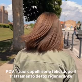 Quando la cute respira, anche i capelli sorridono. ✨

Il nostro trattamento detox rigenerante agisce