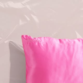 Beauty sleep, but make it luxury. ✨

Our silk pillowcases soft and smooth on the skin and hair, and 