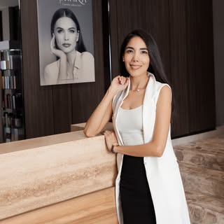 Lic. Dalia Yazmín Vázquez 
✨ Cosmetologia integral
✨ Casmara Beauty Expert
✨ Skin Care advisor 

 “C