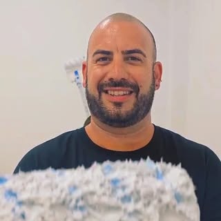Sense dubte se’ns dona molt millor i ens agrada més fer micropigmentació que pintar, però un centre 