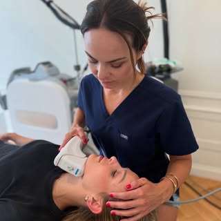 🧏🏻‍♀️ Traitement de l’ovale du visage par HIFU à Nancy

L’HIFU (High intensity Ultrasound Focused)