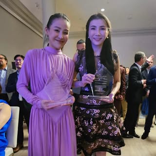 Norman Orentreich award goes to
Dr.Pukpinya Jangjetriew (Dr.Patty)

Shelly A. Friedman, DO award goe