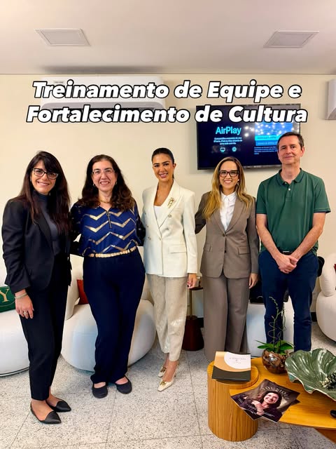 Dia de treinamento com a equipe da @younique.clinica , da @dramarcia.dertkigil . 

Foram horas de co