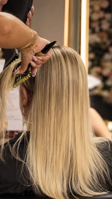 Comprimento, volume e naturalidade em uma só transformação. ✨🤍

A colocação de Mega Hair feita de f