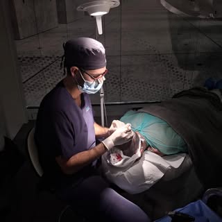🌟 Transforma tu Confianza con un Injerto Capilar*🌟

Como médico especializado en restauración capi