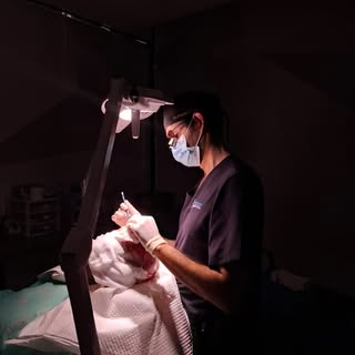 💎💎Fase incisiones técnicas FUE zafiro 💎💎:

La clave de un resultado natural empieza aquí.

En la
