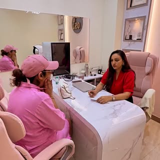 Achieve a natural lift without the downtime! ✨ Today, I took my sister to see Dr. Sadhna at @osjaest