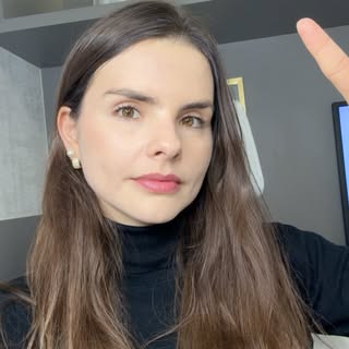 Você começou o minoxidil… e o cabelo caiu mais? 

Calma: isso pode ser o famoso shedding

O minoxidi