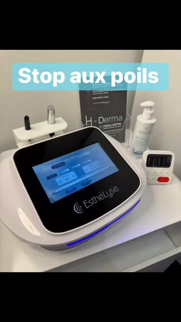 Quelques poils sur le menton qui reviennent sans cesse…
Une pilosité plus importante sur le visage…

